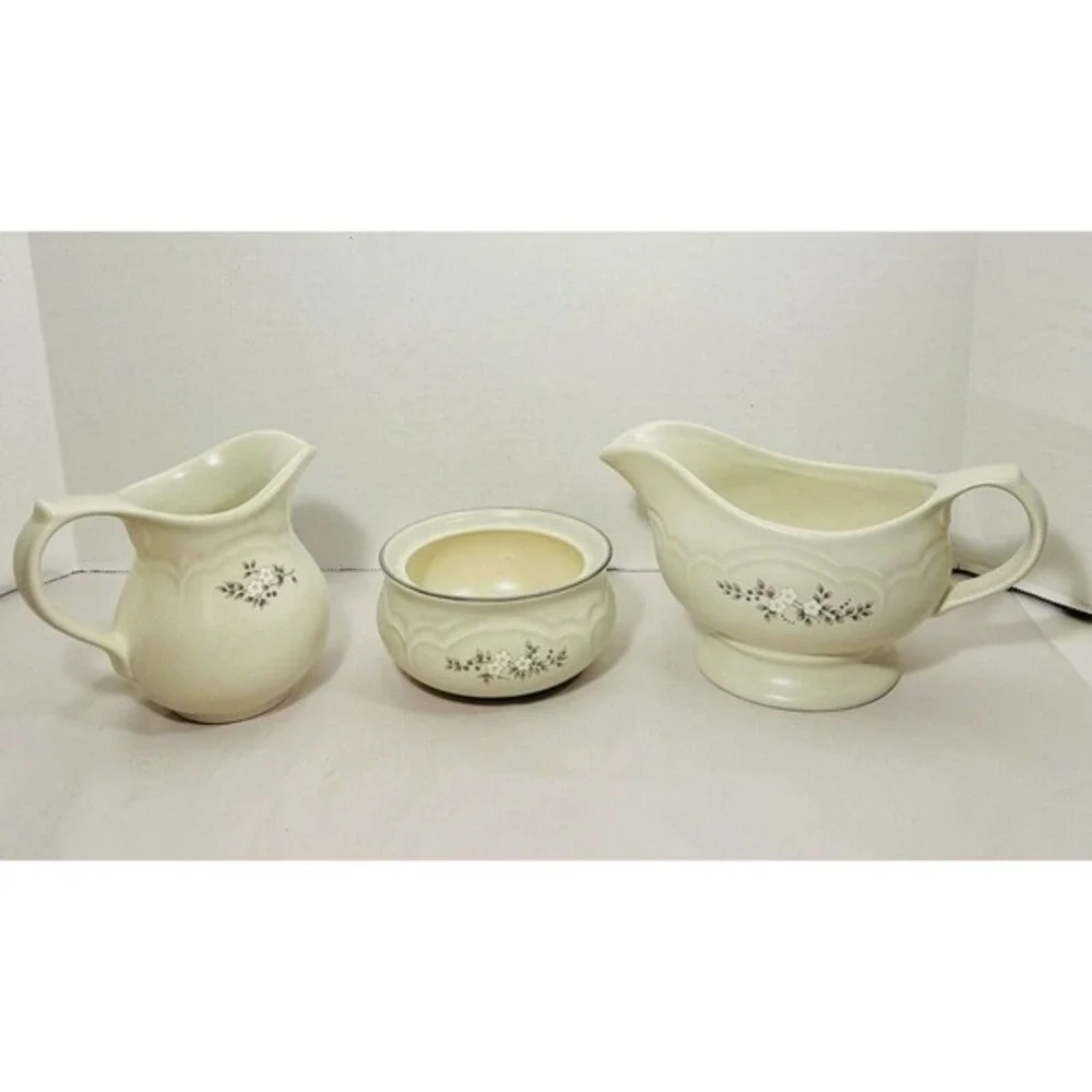 Pfaltzgraff Heirloom Pattern 3 Piece Set In Excellent Condition